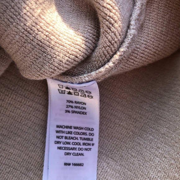 House of Harlow 1960 Luxe Essentials Compression Knit Square Neck Crop Top Beige - Picture 3 of 4